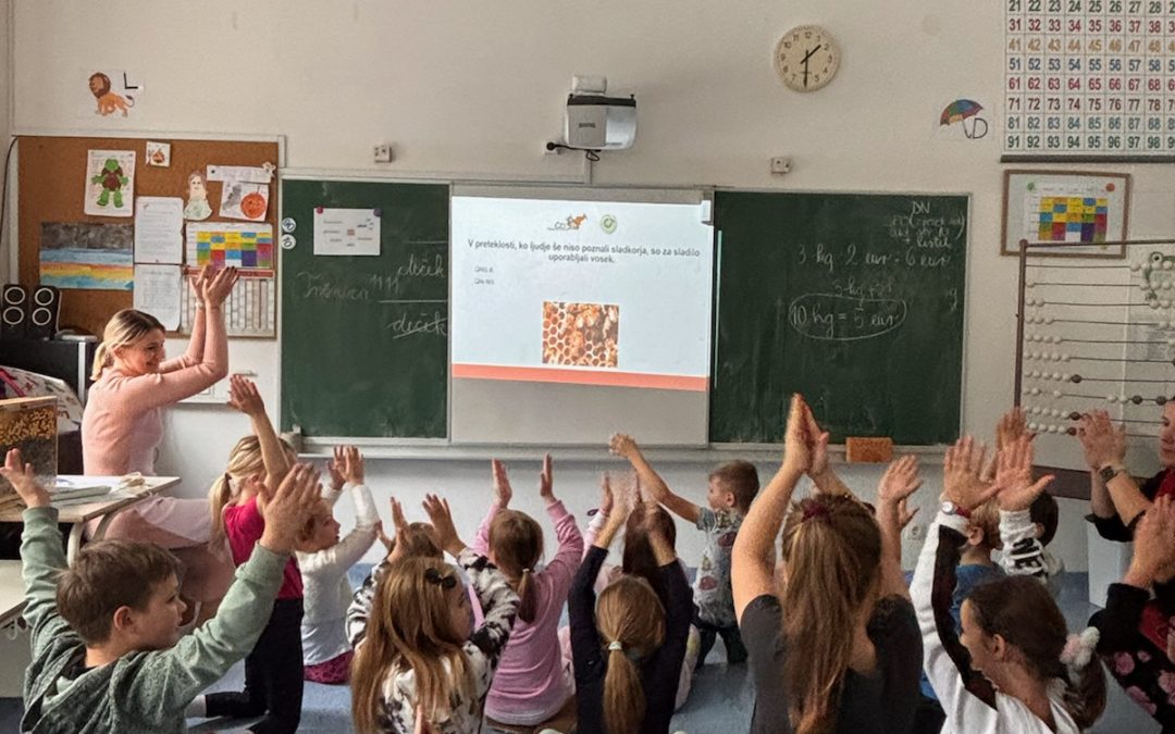 Mladi čebelarji imeli obisk